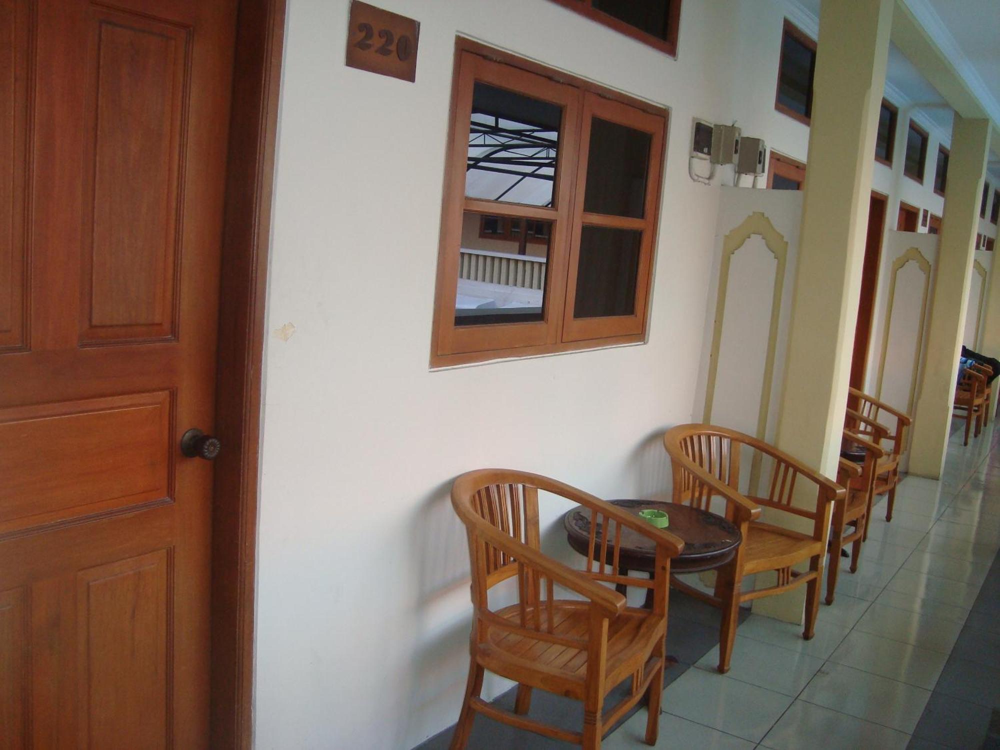 Rosani Hotel Кута Екстериор снимка